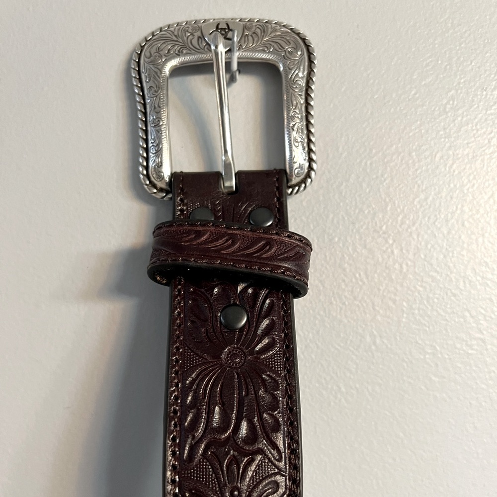 Ariat size 42 NWOT leather belt, floral tooled and crocodile, with silver buckle